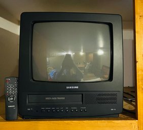 R7 Samsung  CXB1312 TV/VCR Combo 13in