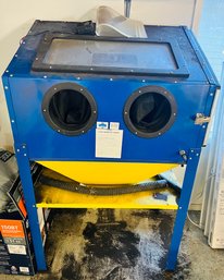 R0 Cummins Industrial Floor Sandblast Cabinet