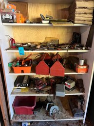 Rm00 Large Collection Of Hand Tools.  Couple Electric Tools, Hitch, Paper Bags.  Please See Photos