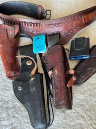 R6 Western Tooled Leather Gun Holster Made In Mexico,  Vintage Leather Military Holsters Like Jay-Pee, Boyt 43