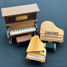 R5 Vintage Mini Wooden Piano Music Box, Grand Piano Toy Taiwan 1970s With Wooden And Velvet Bench