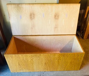 R0 Large Wooden Toy Box/Crate With Handles