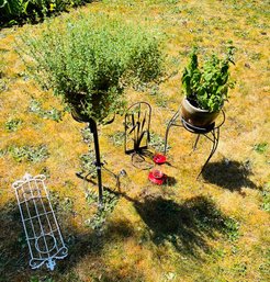 R00 Plant Stands Flower Pots, Humming Bird Feeder