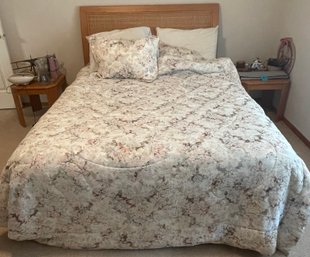 Rm6 Queen Size Bed With Linens. Mattress Optional. No Stains On Mattress