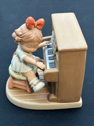 R5 1993 Enesco Lucie Atwell Music Box Memories Of Yesterday, Heres A Little Song From Me To You