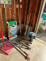 Rm0 Garden Tools, Broom, Clippers, Weasel, Metal Rakes, Shovel, Trencher, Bag Of Soil, Corona Weeder, Birdbath