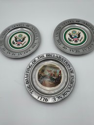 R6 Three Pewter Plates The Drafting Of The Declaration Of Independence And Two Of The Same