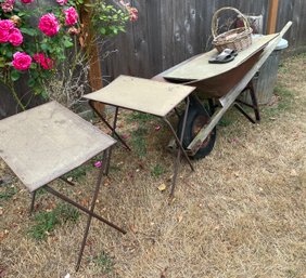 Rm00 Old Backyard Items Including A Wheelbarrow, Table, Trashcan, Chairs