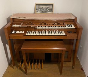Rm1 Gulbransen Organ Player With Storage Seat, Cover And Band Photo