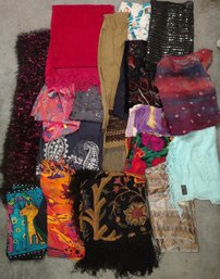 R5 Collection Of Scarves Of Different Materials And Fabrics 2/2