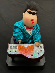 R5 Boneco Pianist Which Appears To Be A Music Box