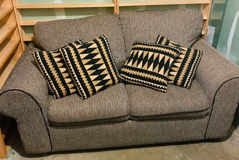 RmA1 Loveseat With Four Pillows