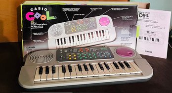 R2 Casio Cool Keyboard SA-40 Magical Sound Dial Musical Instrument