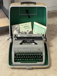 R0 Royal Manual Typewriter With Original Manual And Case