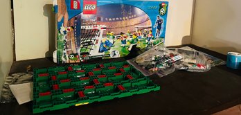 R2 LEGO 3409 Set Soccer Field 284 Pieces Championship Challenge