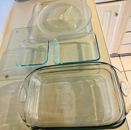 R4 Lot Of Pyrex Baking Dishes Large And Small, Microwave Glass, Glass Cutting Board