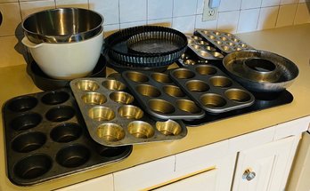 R4 Lot Of Muffin Cupcake Trays Baking Items, Mixing Bowls