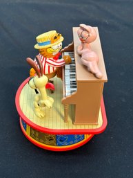 R5 Vintage 1980s Garfield Jim Davis The Entertainer Music Box Collectable By Enesco, Worked At Time Of Lotting