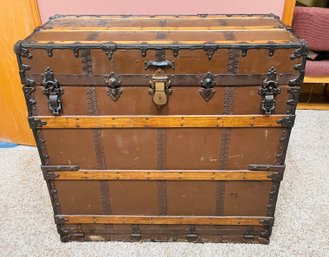 Rm15 C.A. Taylor Trunk Works Large Trunk