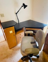 Rm2 Office Desk With Chair And Lamp