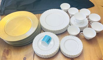 Rm1 Royal Doulton English Bone China Set Adrian H-4815. Also Includes 8 Plate Chargers