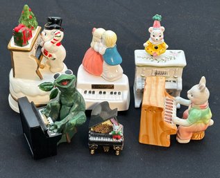 R4 Piano Themed Music Boxes And Figures Collection