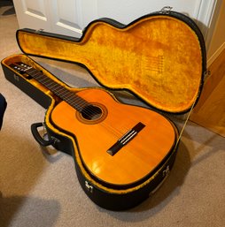 R5 Hashimoto Gut Guitar With Case, Lock On Auto Tuner, And Diatonic Major And Minor Scales