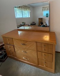 Rm8 Vanity Dresser With Mirror