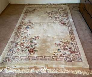 Rm1 Area Rug With Geometric And Floral Design