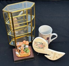 R4 Vintage Hexagon Brass And Glass Tiny Curio Cabinet Standing With Latching Door, Vintage 1985 Bessie Pease