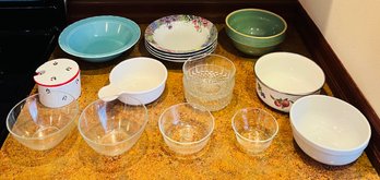 R2 Bowls, Mixing Bowls,  Pyrex