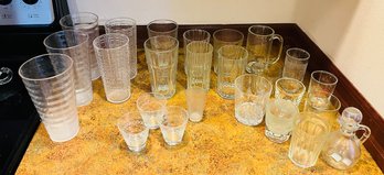 R2 Lot Of Drinking Glasses Large And Small Assorted Sizes