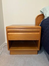 R13 Night Stand Dresser With Extending Leaf 1 Of 2