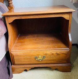 Rm7 Bedside Table (1/2)