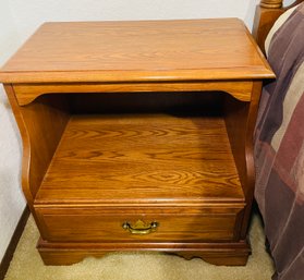 Rm7 Bedside Table (2/2)