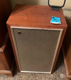 Vintage Pioneer Stand Up Speaker (lot 1 Of 2)