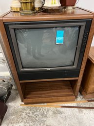 S1 RCA Console TV.  Untested. Diagonal Screen 27in   43.5in X 18in X 32in