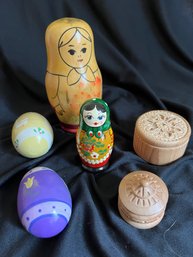 R8 Two Nesting Babushka Dolls, Two Wood Egg Ornaments And Two Decorative Wood Pieces