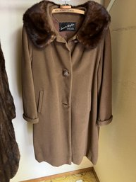 Lord And Taylor Fifth Avenue Ladies Coat With Fur Collar