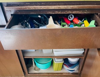 R9 Kitchen Utensil Tools Drawer And A Cupboard Of Plastic Storageware