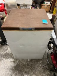 S1 Sears Gold Spot Chest Freezer 35in X 36in X 26in. Untested