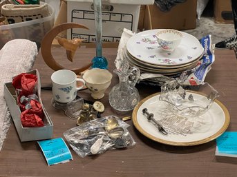 S1 Box Of China And Decorative Items. Largely Unpacked And Unwrapped. A Few Pieces Unwrapped And Pictured