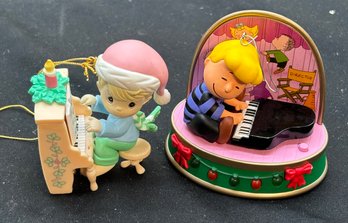 R4 Hallmark Ornament Schroeder Peanuts Charlie Brown Christmas Storyteller With Piano And Precious Moments Hol