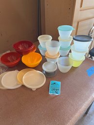 Vintage - Tupperware Small Snack Bowls And Cereal Bowls - Most With Lids.  See Pictures Please