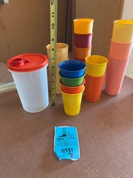 Vintage - Tupperware Cups And Round Storage With Pour Lid. 15 Cups