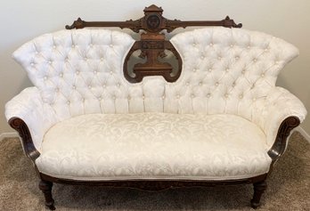 R1 Antique Mitchell & Rammelsburg Settee In The Victorian Style