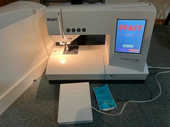 R9 Pfaff Creative 2140 Sewing Machine With Accessories.  Turned On At Time Of Lotting.  Sewing  Ability Untest