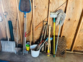 R0 Lot Of Hand Tools Pick Axe, Saws, Hammers, Sledgehammer, Pruners, Snow Shovel, Spade Shovel