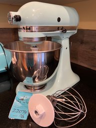 R8 Kitchenaid Stand Mixer Working At Time Of Lotting. Color Difficult To Photograph. Light Teal/seafoam