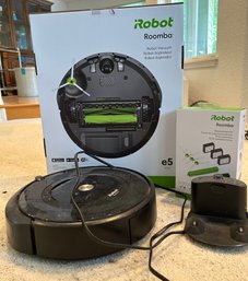 R7 Roomba Vacuum Cleaner With Original Box, Sealed Replenish Kit, Charging Station